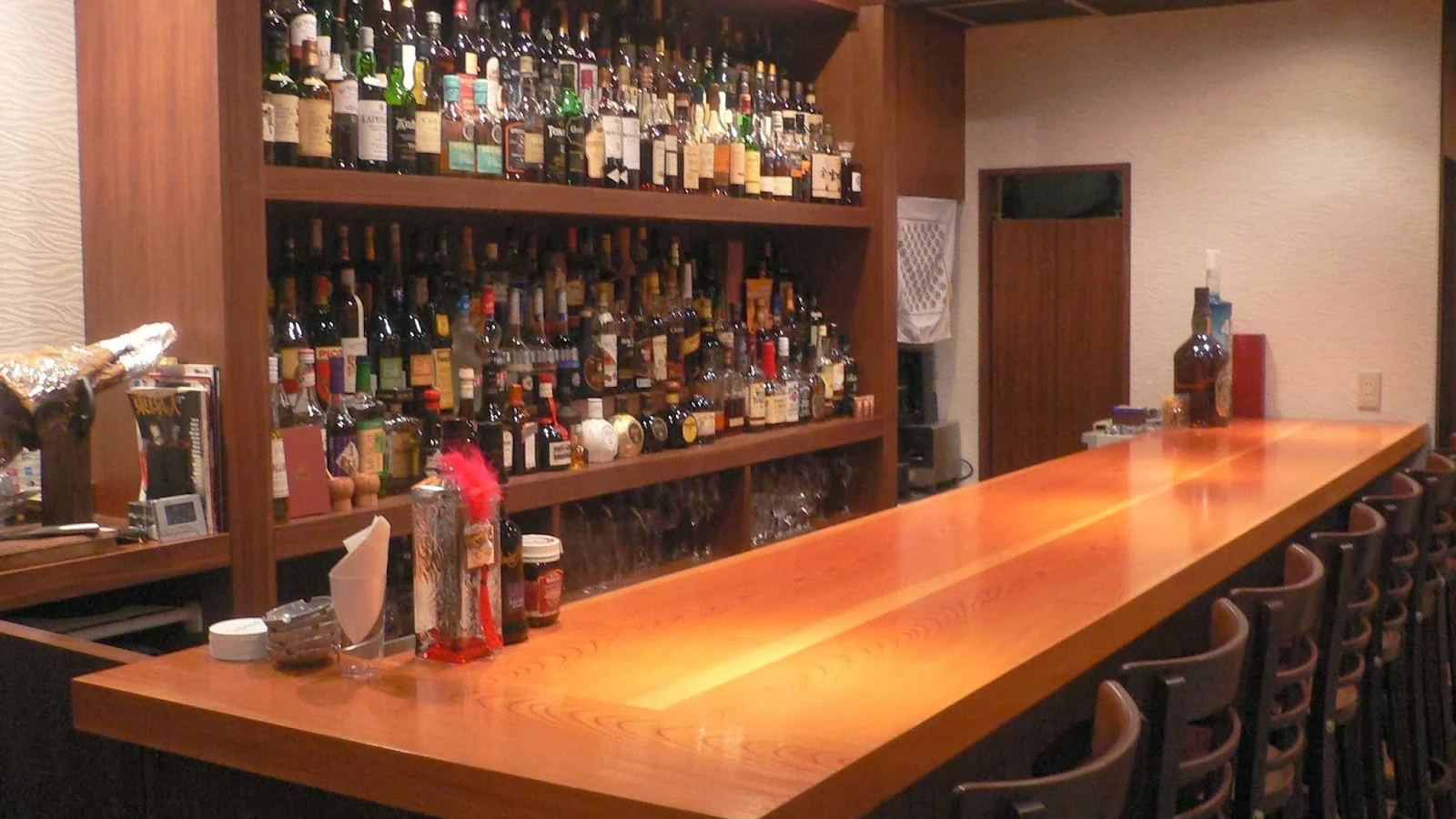 Bar High Five