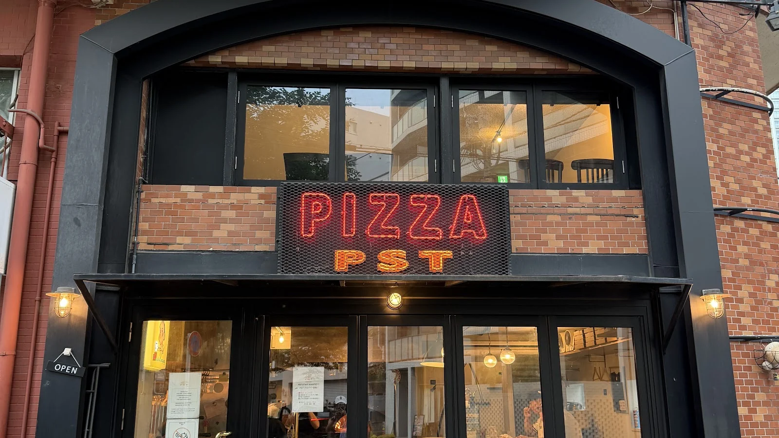 Pizza at Pizza Studio Tamaki (PST Higashi-Azabu), Tokyo