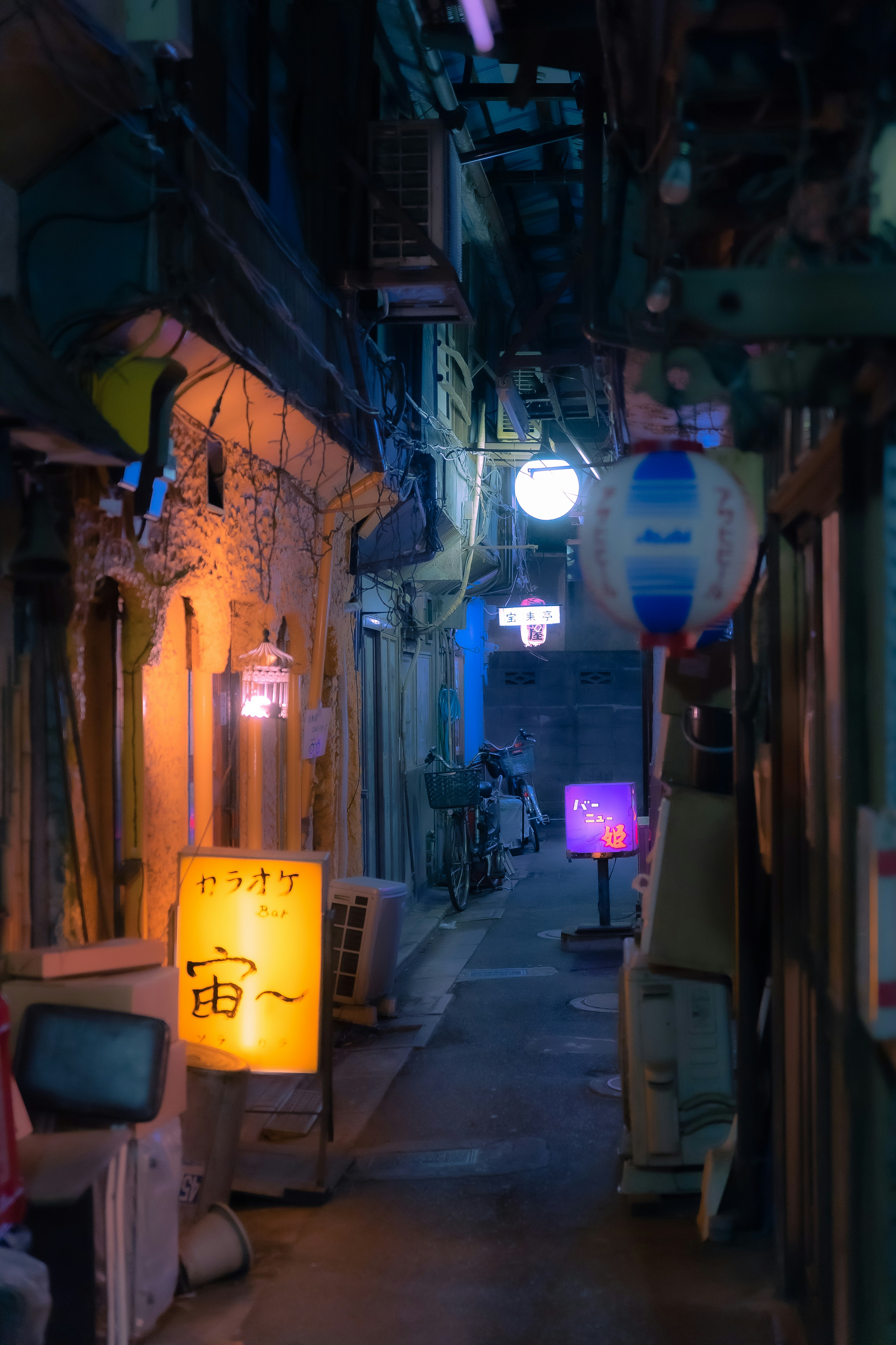 Hyogo-yokocho cobblestone alley evening