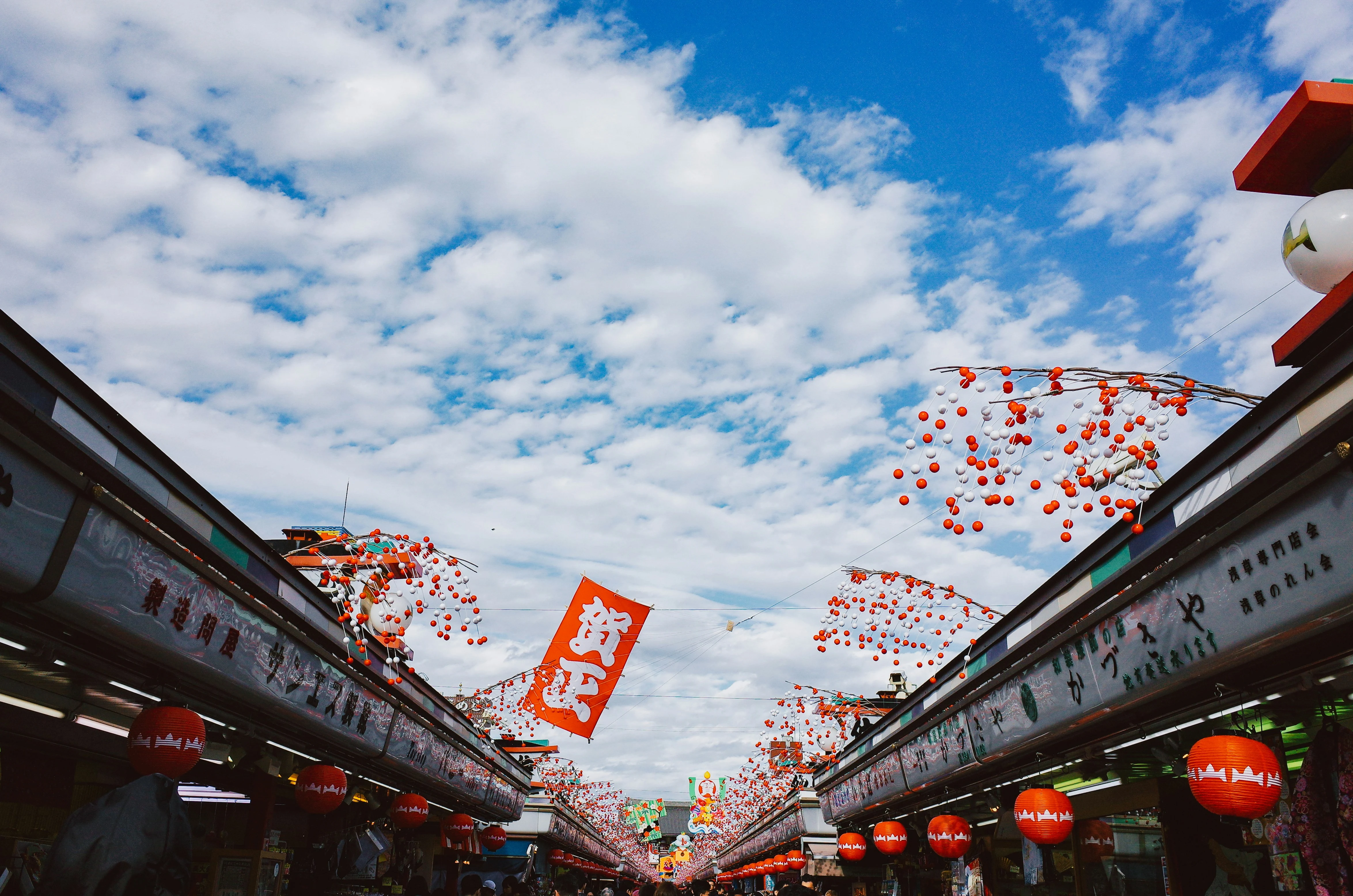 Nakamise-dori shopping arcade Asakusa