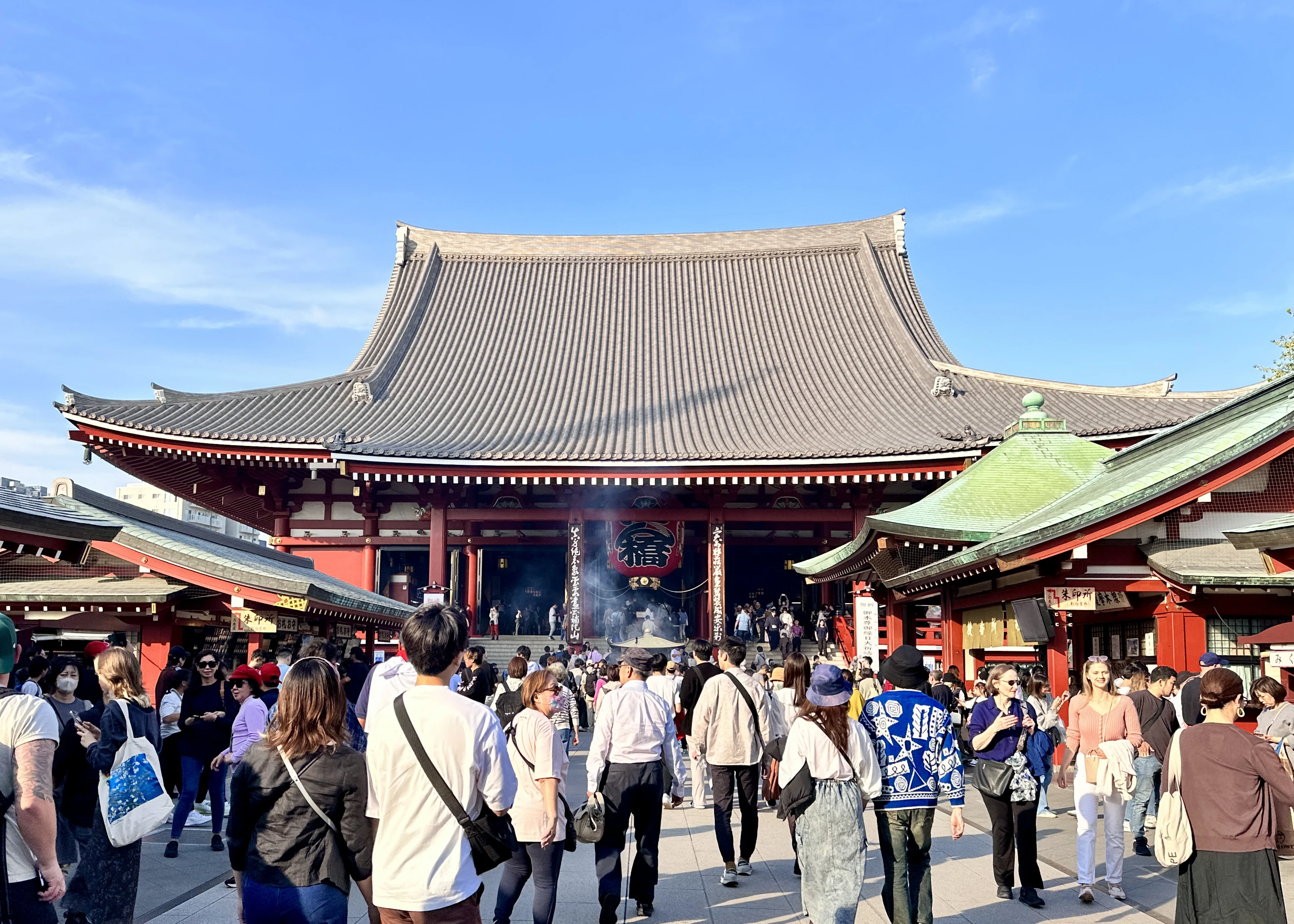 Vermillion Kaminarimon gate with massive red lantern at Senso-ji