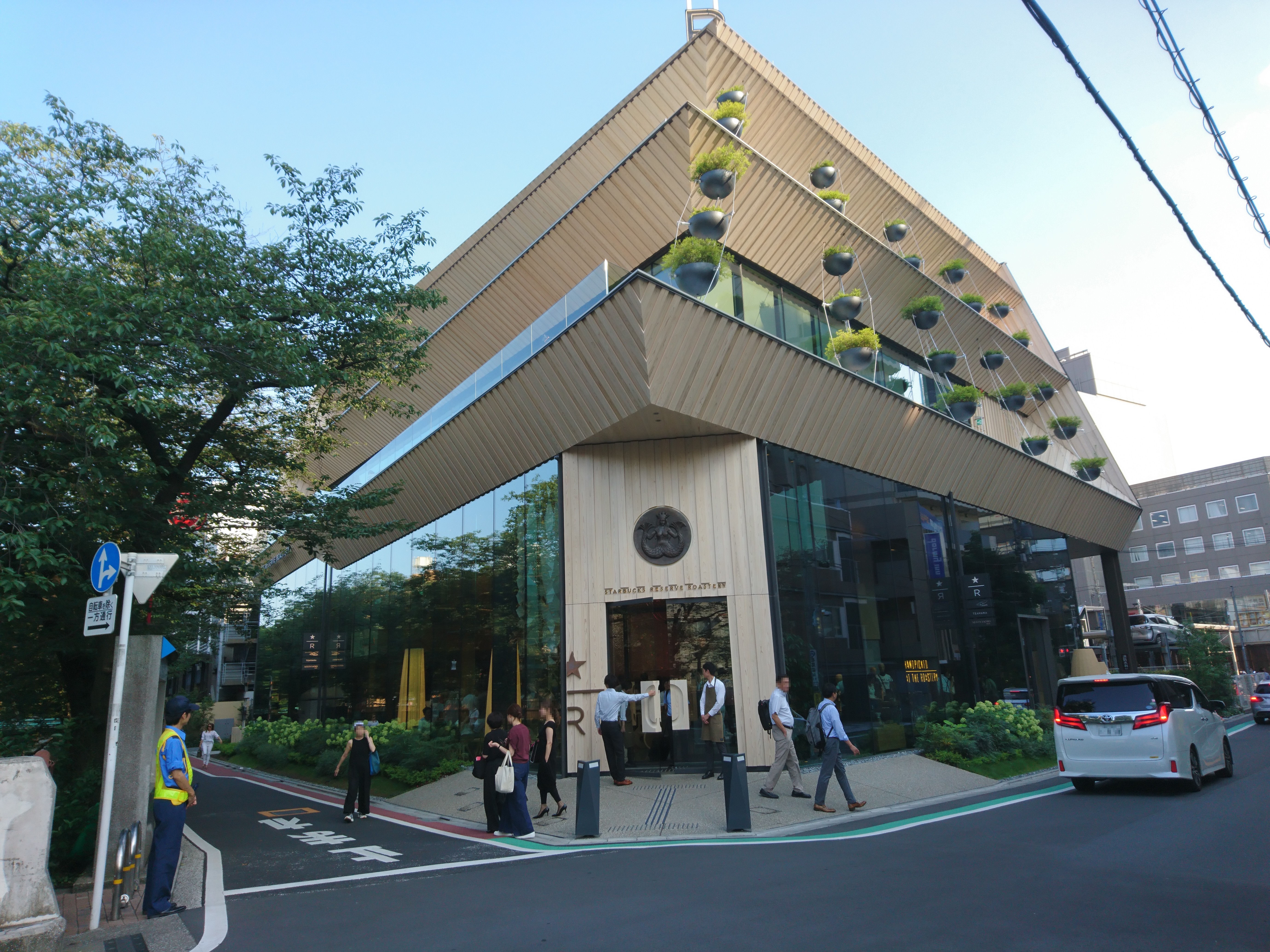 Starbucks Reserve Roastery Tokyo Kengo Kuma exterior