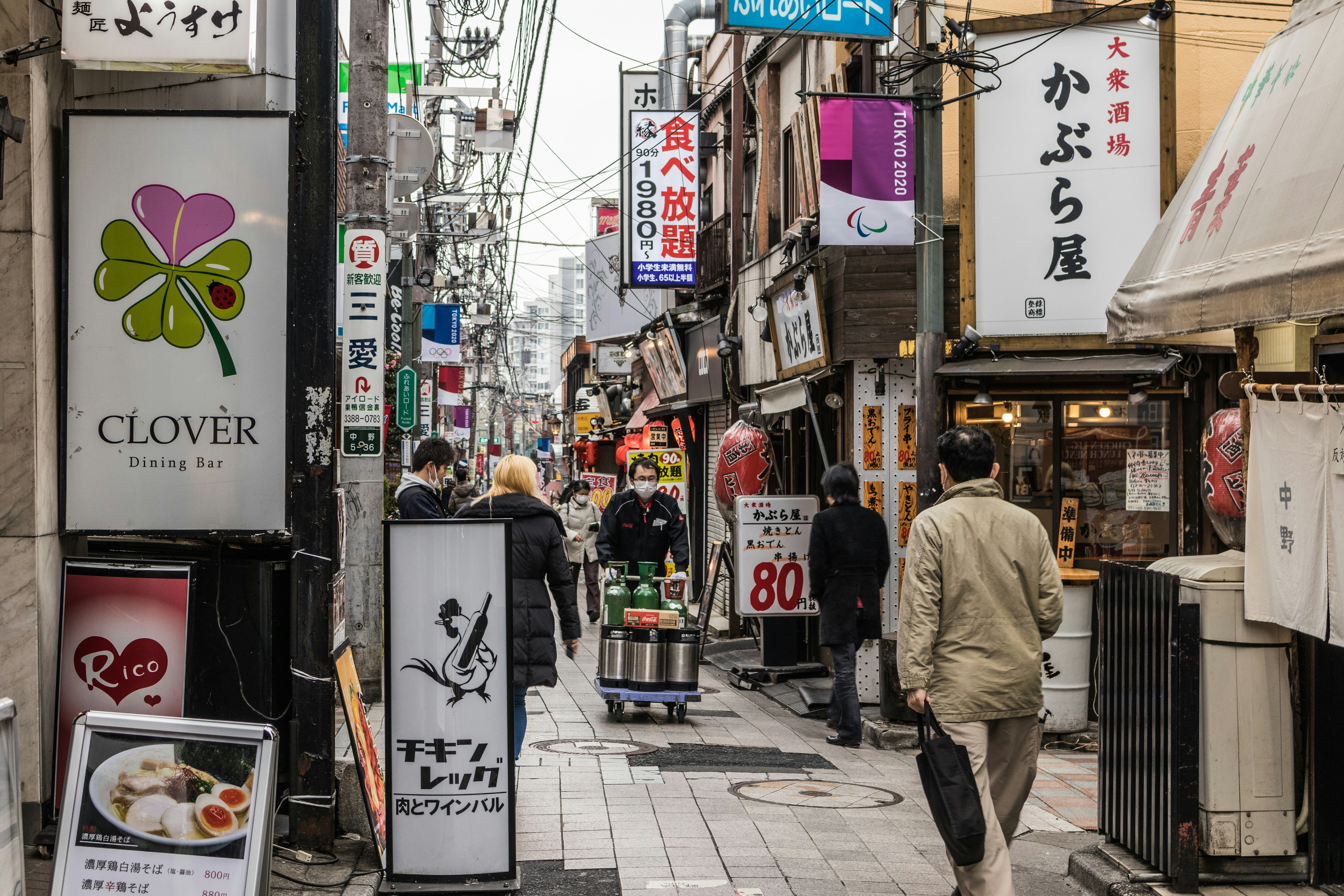 Yanaka Ginza Einkaufsstraße bei Sonnenuntergang