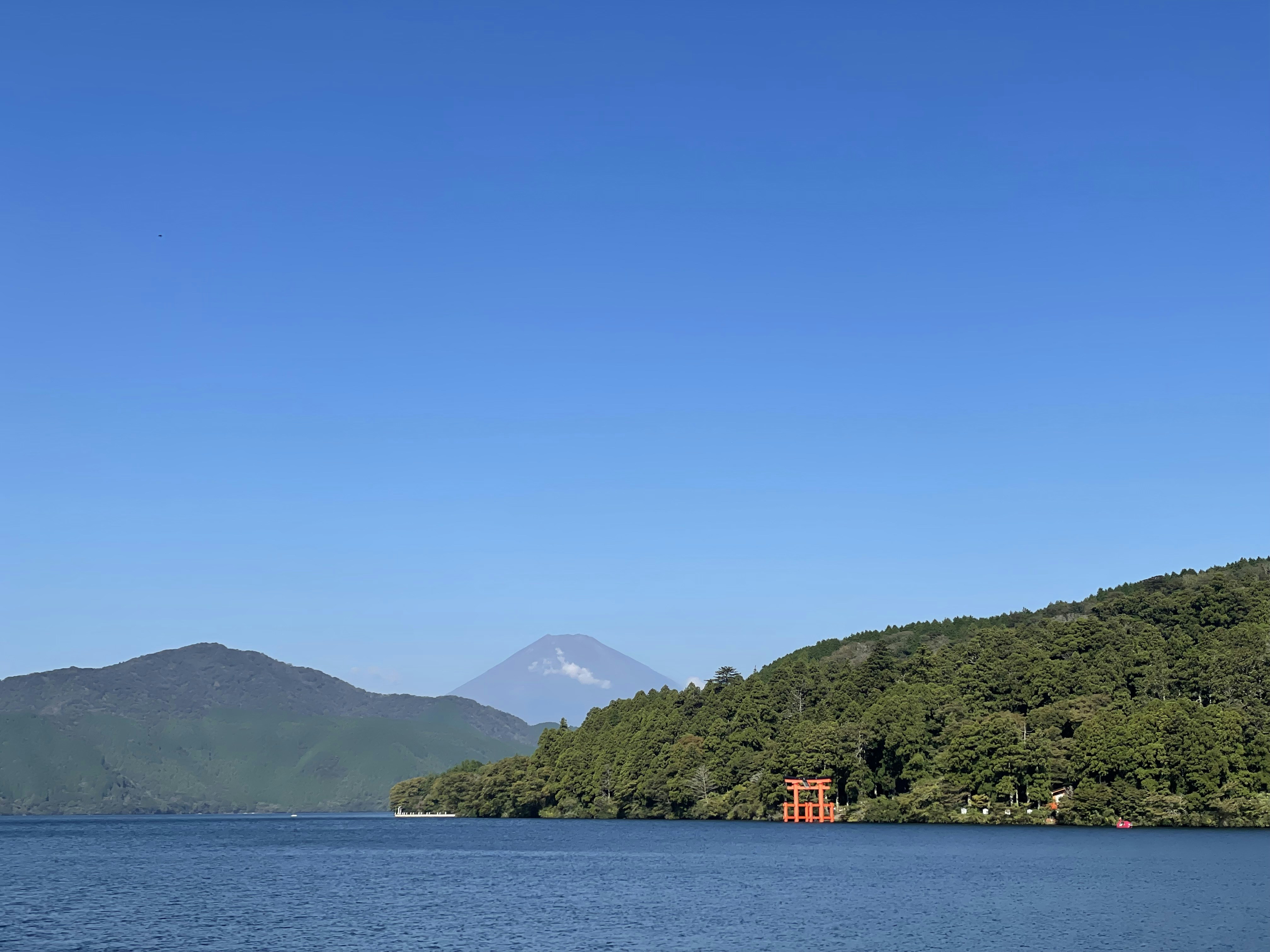 Hakone Shrine torii on Lake Ashi with Mount Fuji
