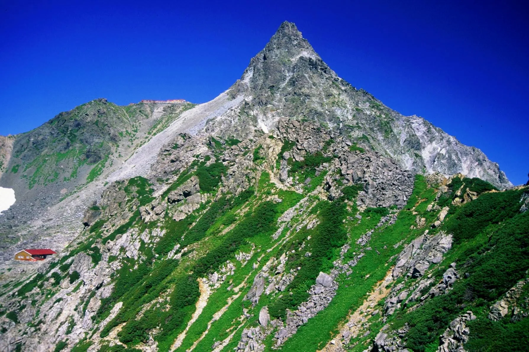The spear-shaped summit of Yarigatake above an alpine ridge