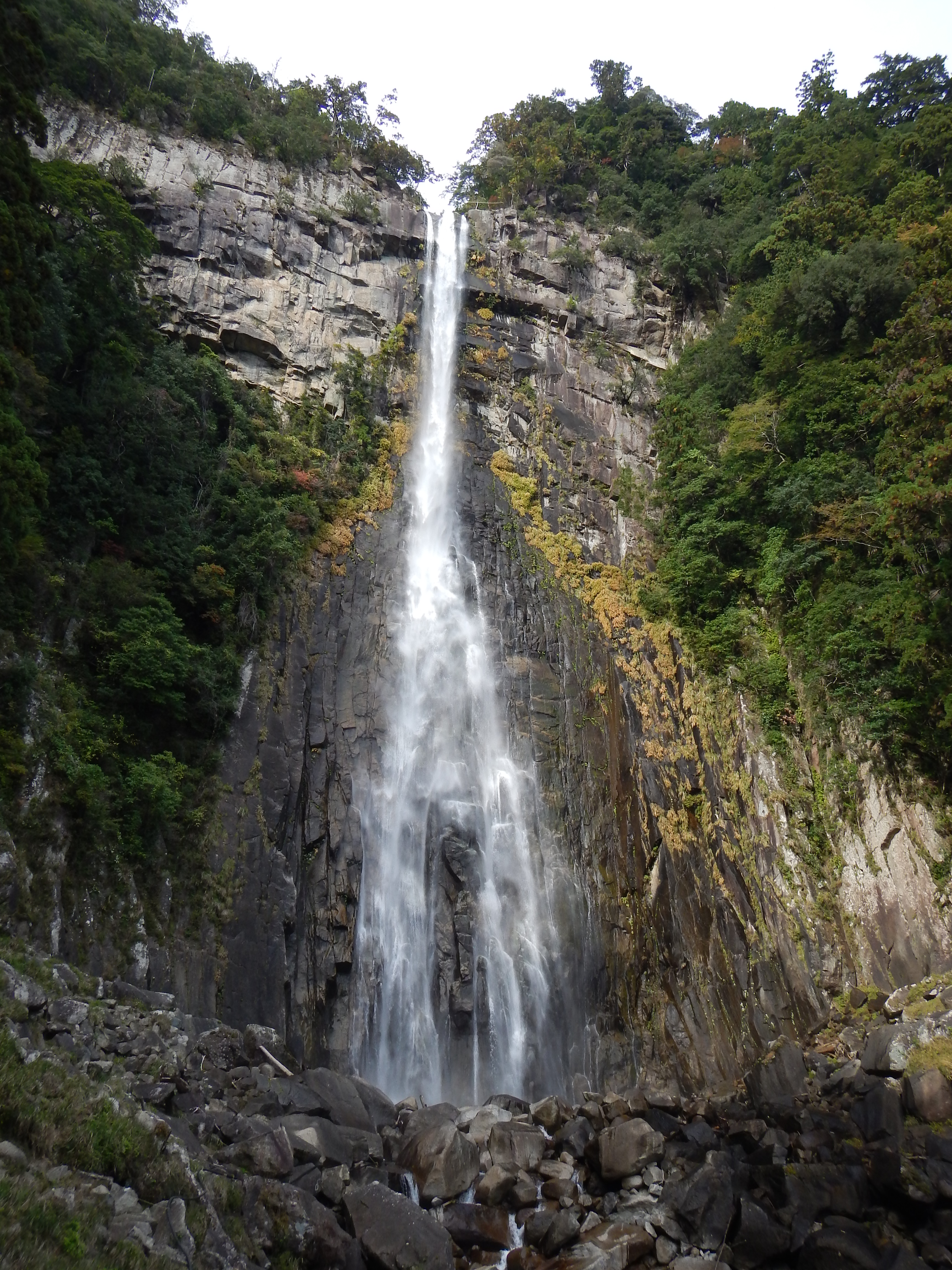 Nachi Falls with the pagoda in the foreground