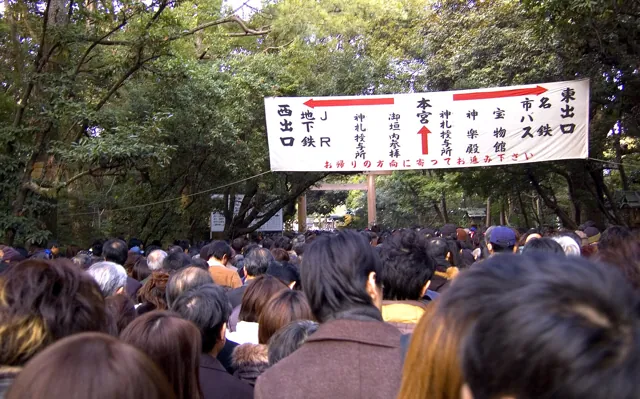 Crowds queueing at Atsuta Shrine in Nagoya on New Year's Day
