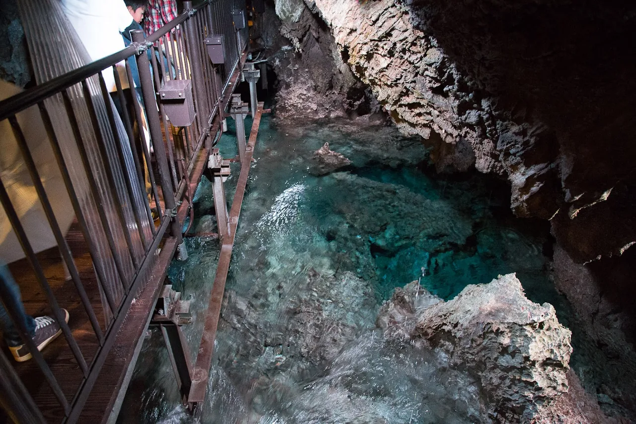 Ryūsendō Cave in Iwate