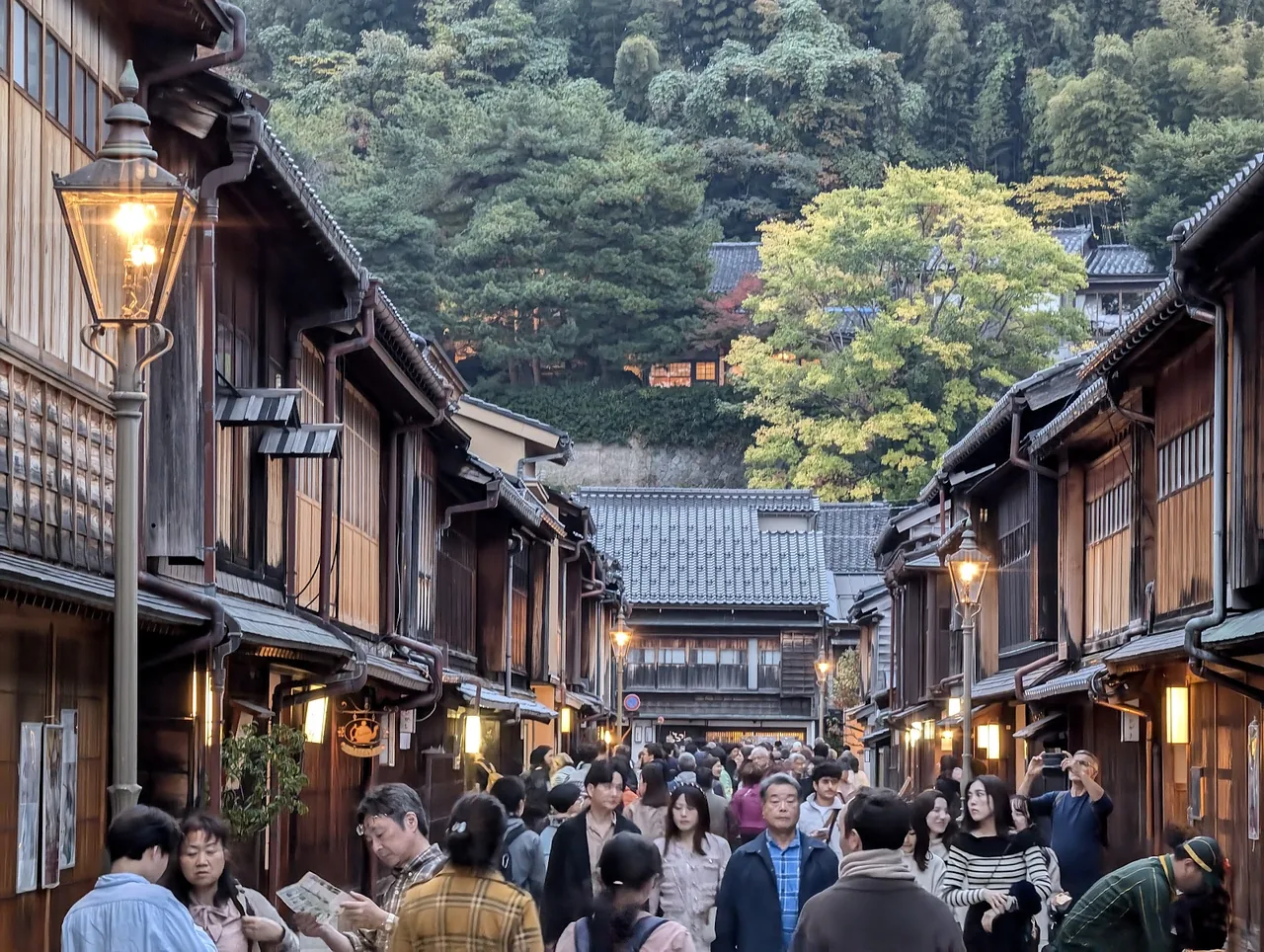 Higashi Chaya District