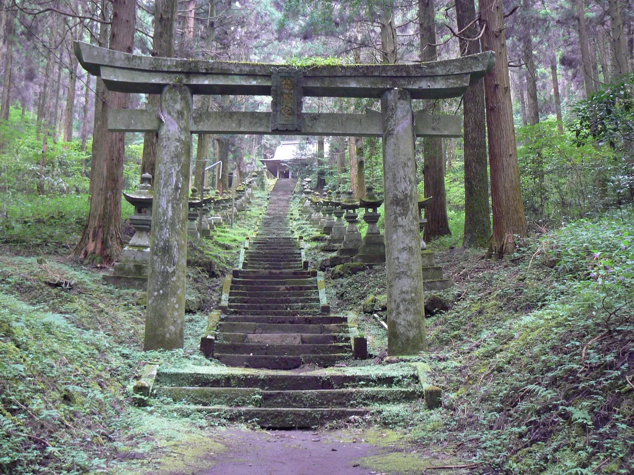 Kamishikimi Kumanoza Shrine in Takachiho